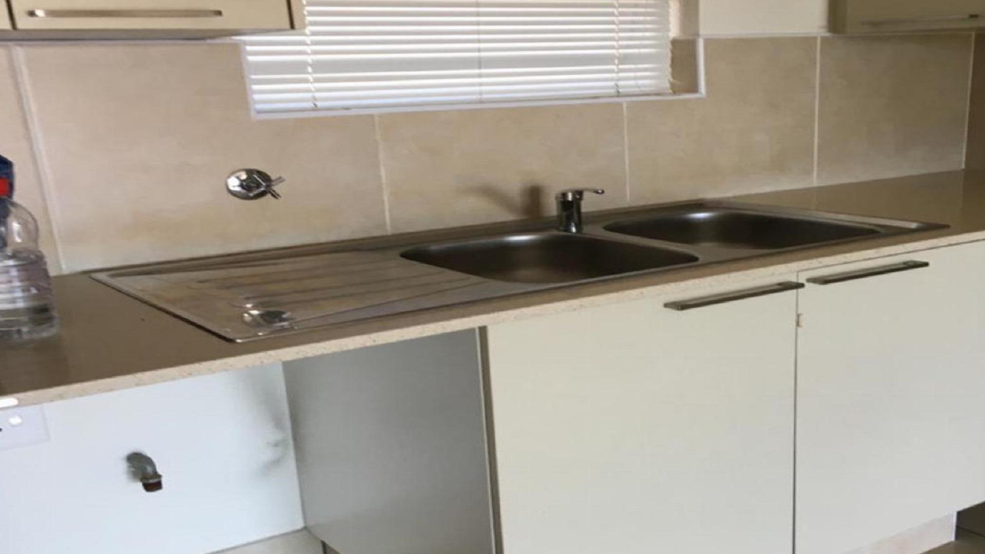 Kitchen - 12 square meters of property in Barbeque Downs