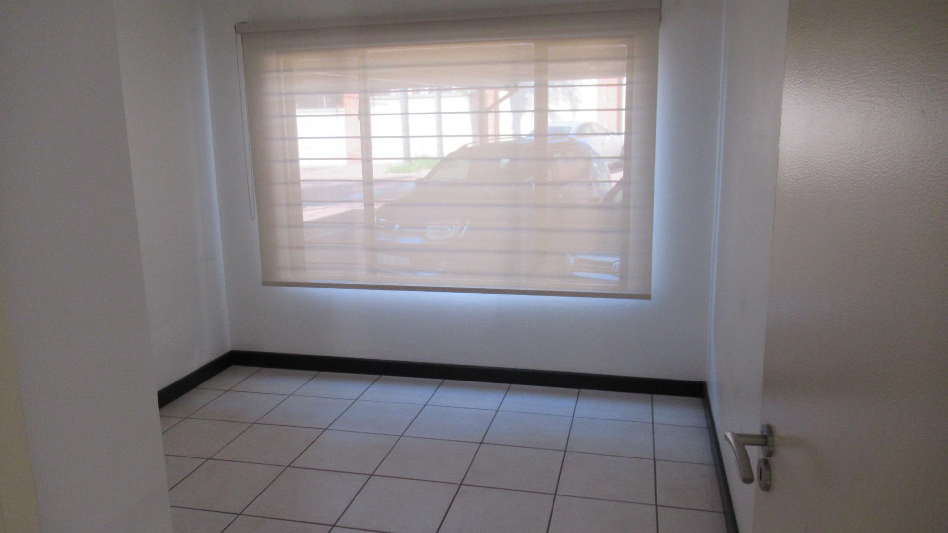 Bed Room 2 - 17 square meters of property in Barbeque Downs