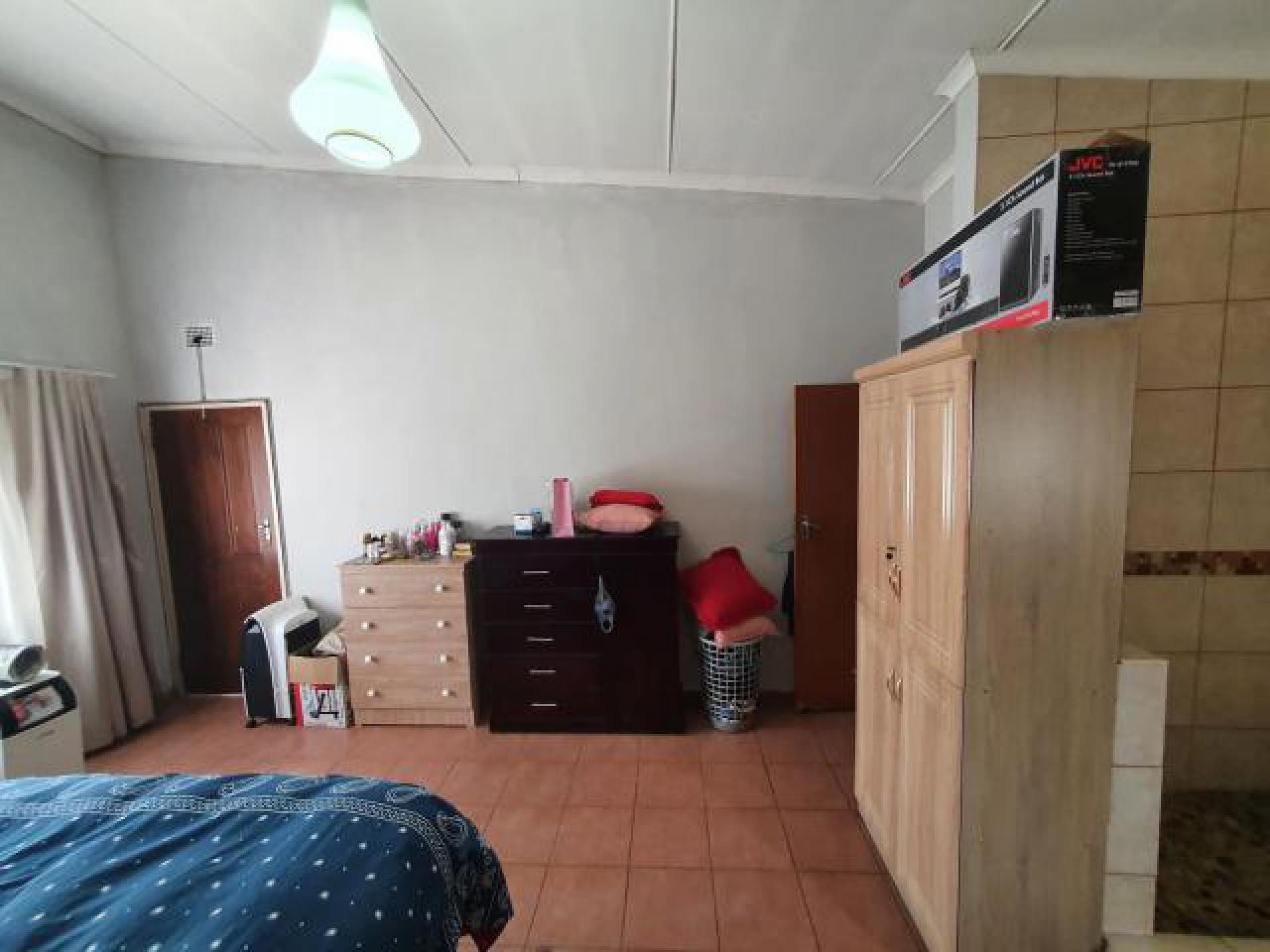 Main Bedroom of property in Vanderbijlpark