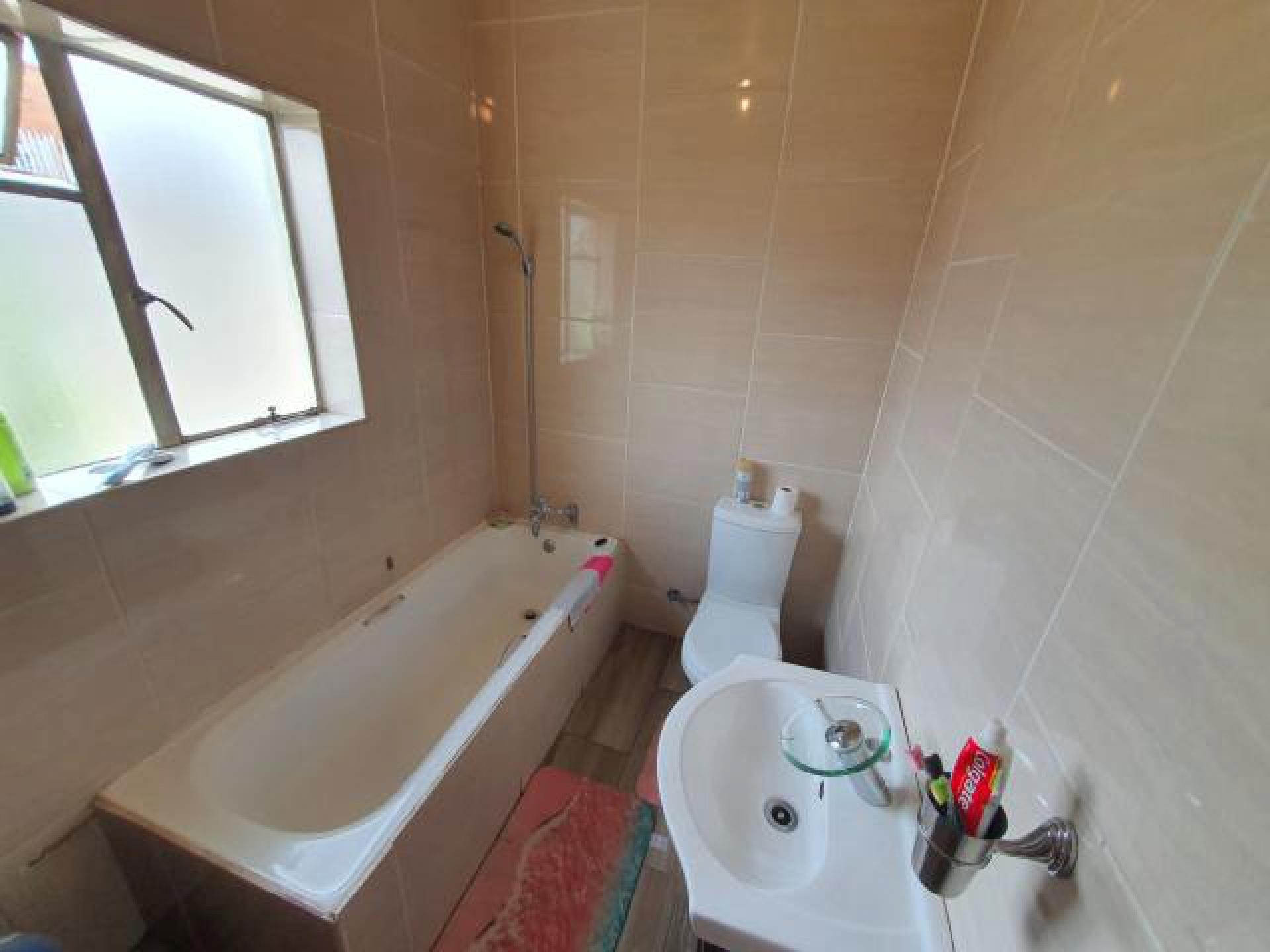 Bathroom 1 of property in Vanderbijlpark