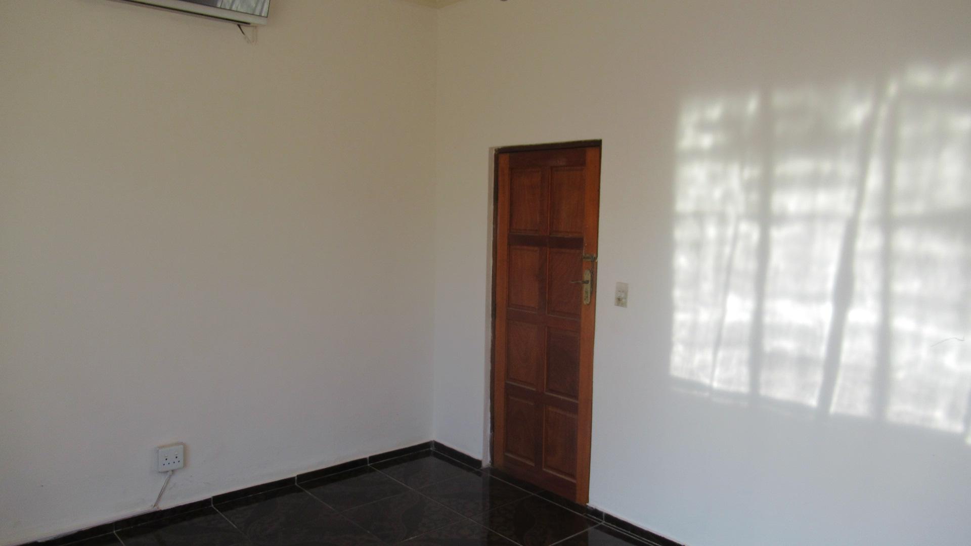 Lounges - 20 square meters of property in Kenilworth - JHB