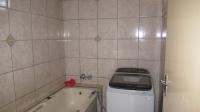 Bathroom 2 - 5 square meters of property in Kenilworth - JHB