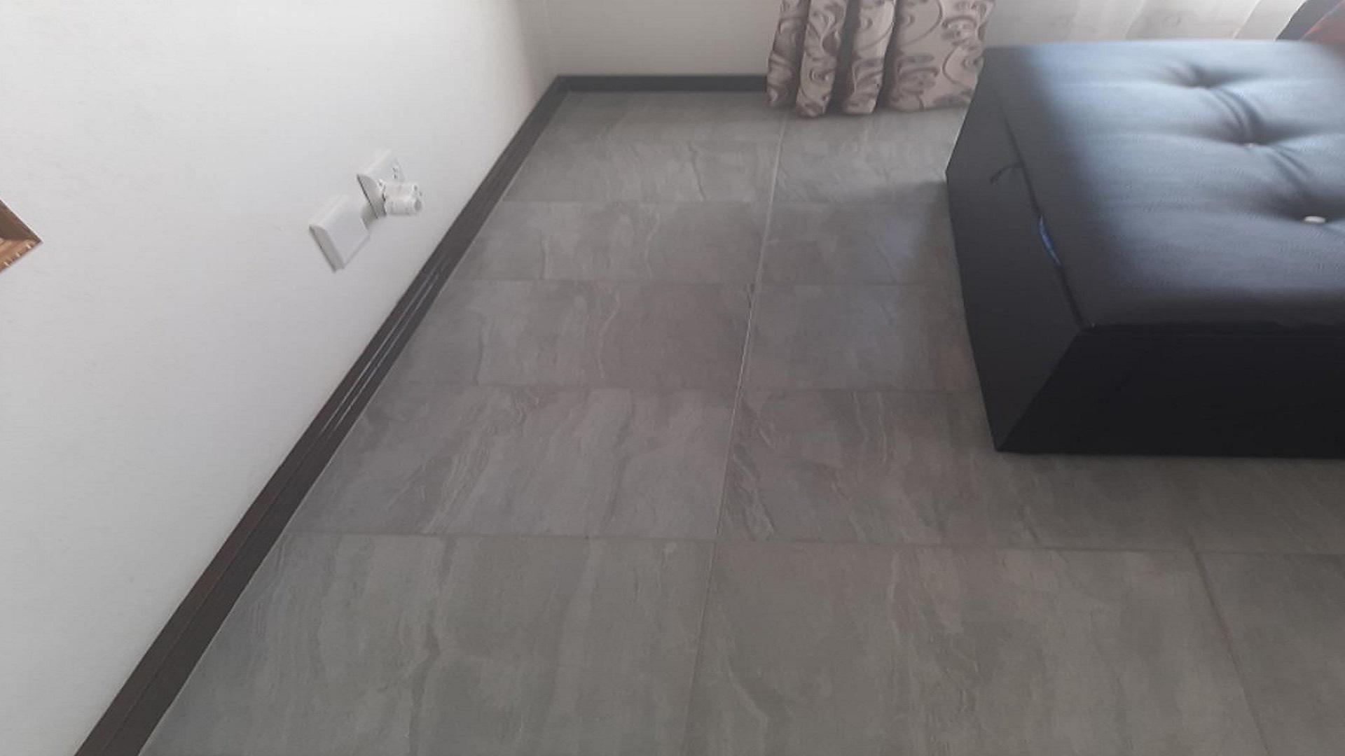 Bed Room 1 - 12 square meters of property in Erand Gardens