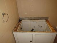 Bathroom 1 of property in Glencoe