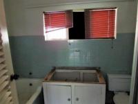 Main Bathroom of property in Glencoe