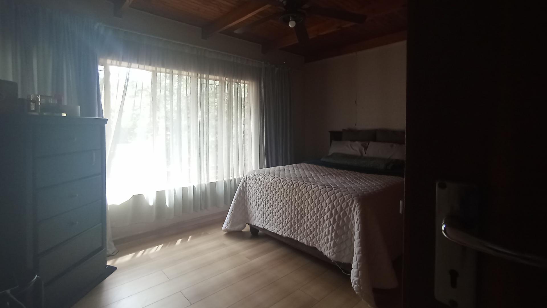 Bed Room 1 - 27 square meters of property in Pretoria North