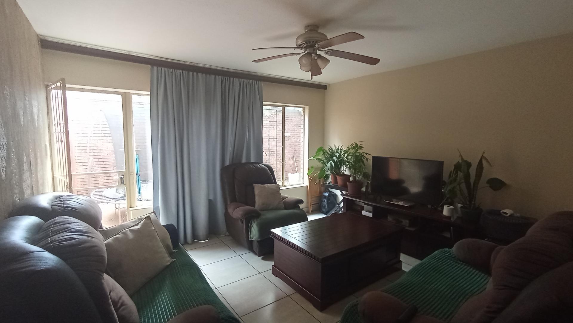 Lounges - 19 square meters of property in Pretoria North