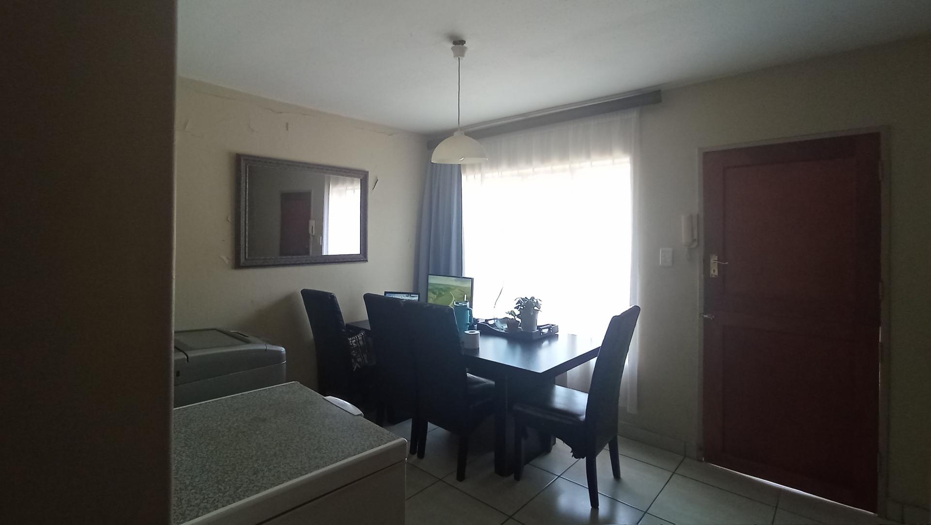 Dining Room - 14 square meters of property in Pretoria North