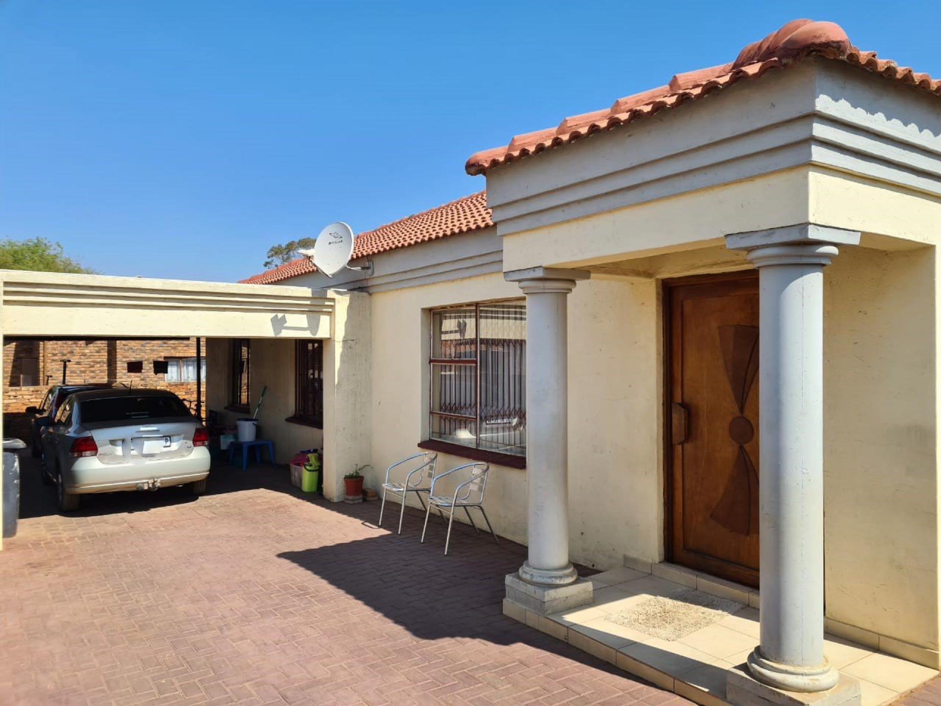 3 Bedroom House for Sale For Sale in Danville MR403164 M