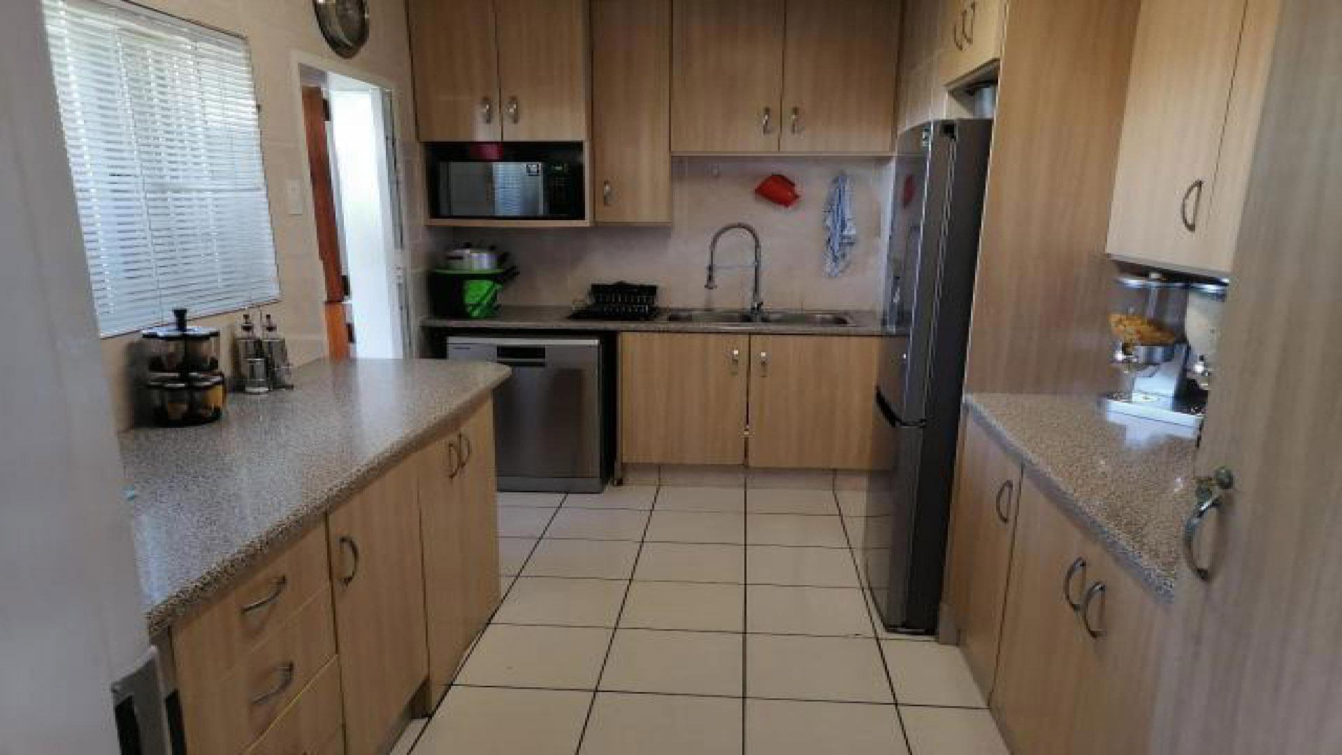Kitchen - 11 square meters of property in Albemarle
