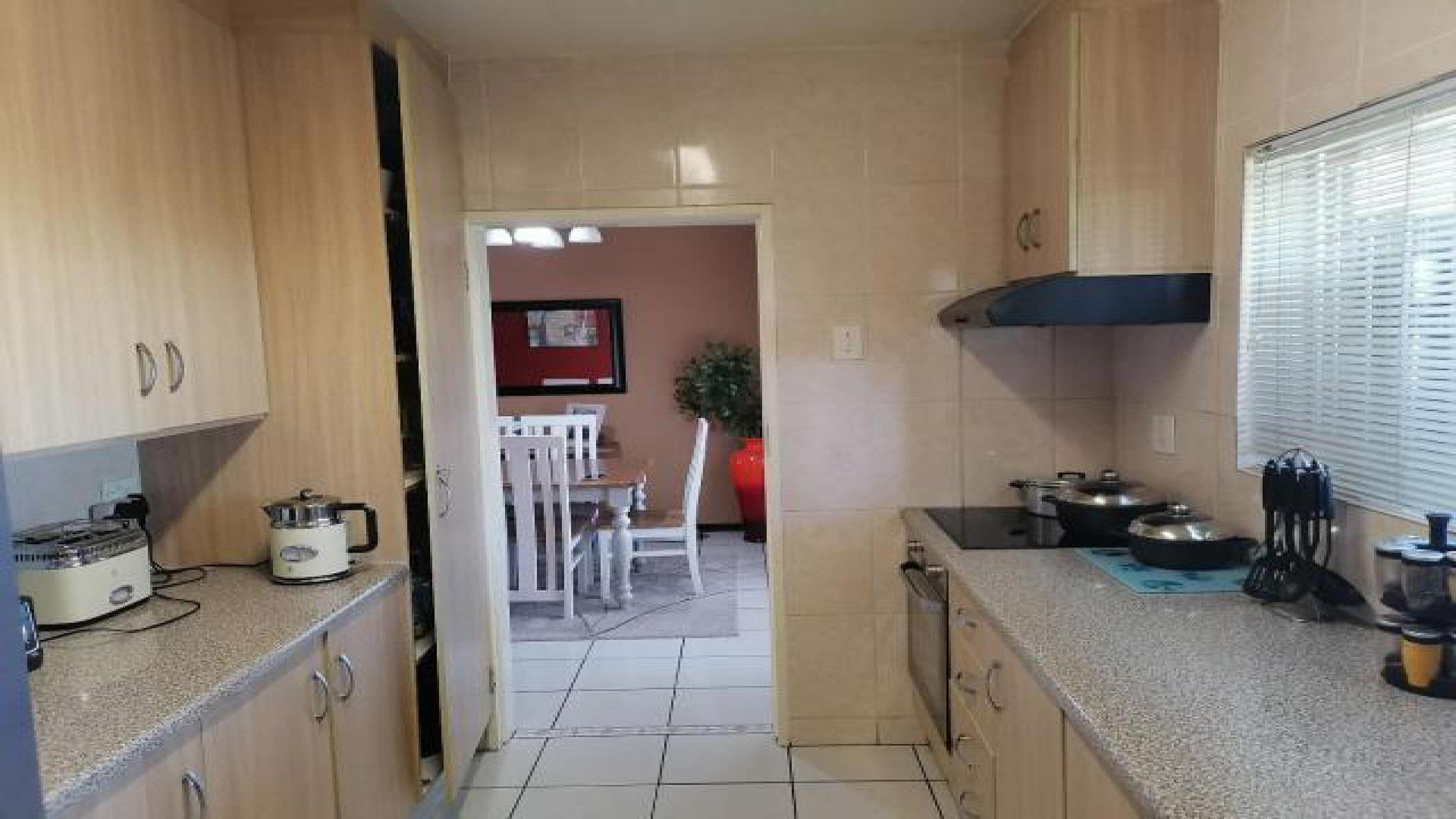 Kitchen - 11 square meters of property in Albemarle