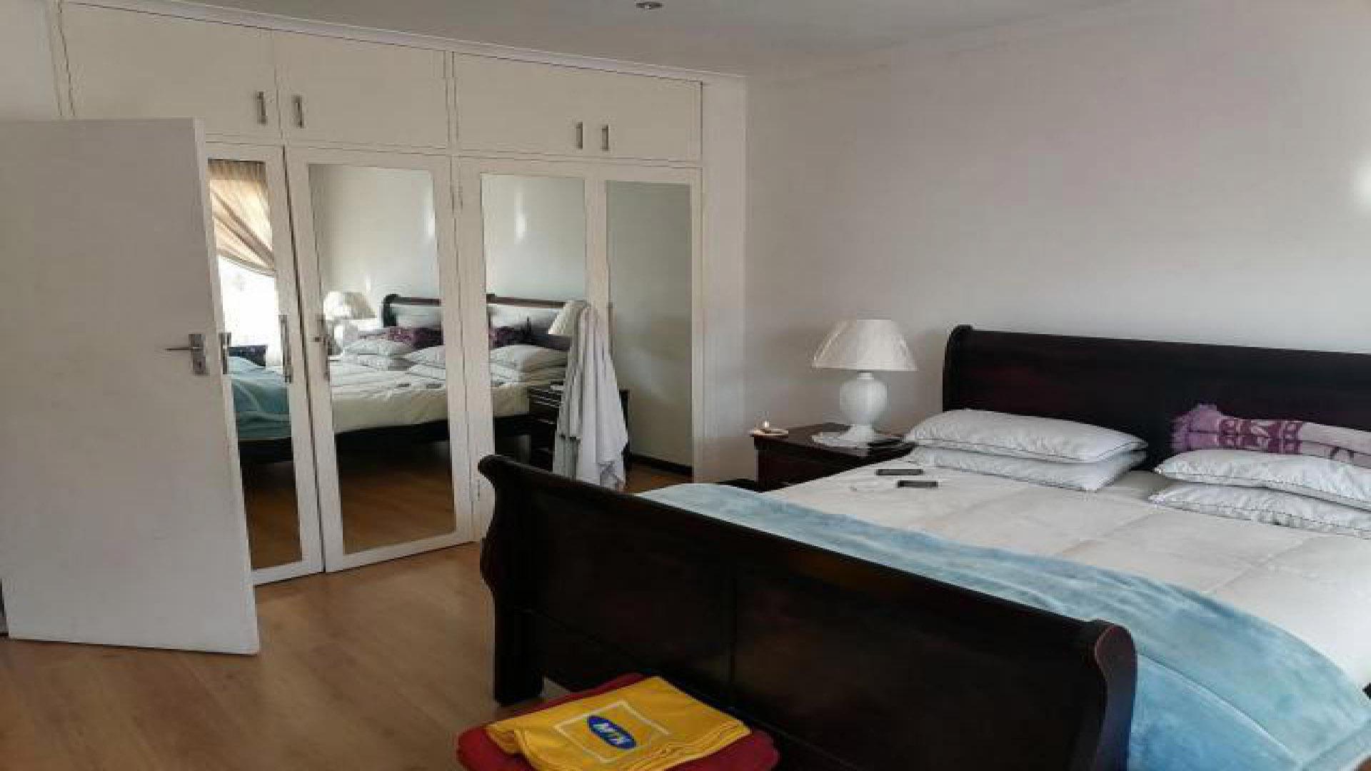 Bed Room 1 - 17 square meters of property in Albemarle