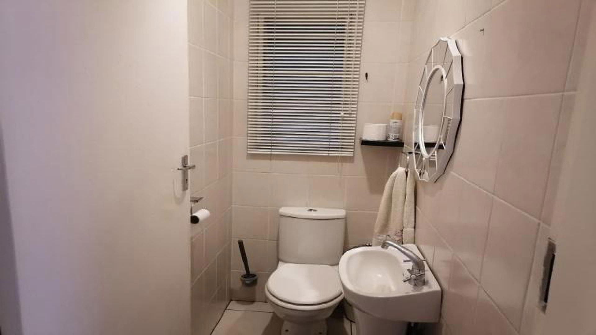 Bathroom 2 of property in Albemarle