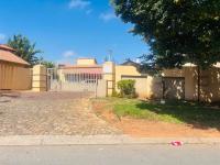 Front View of property in Ormonde
