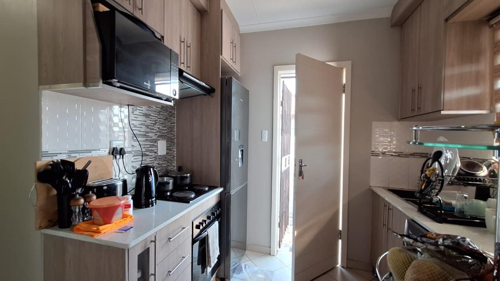 Kitchen - 7 square meters of property in Crystal Park