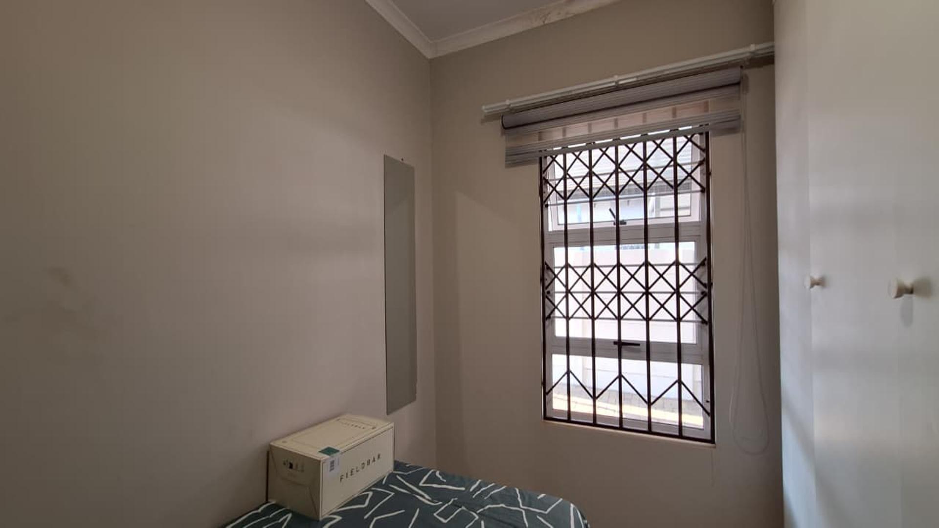 Bed Room 1 - 9 square meters of property in Crystal Park