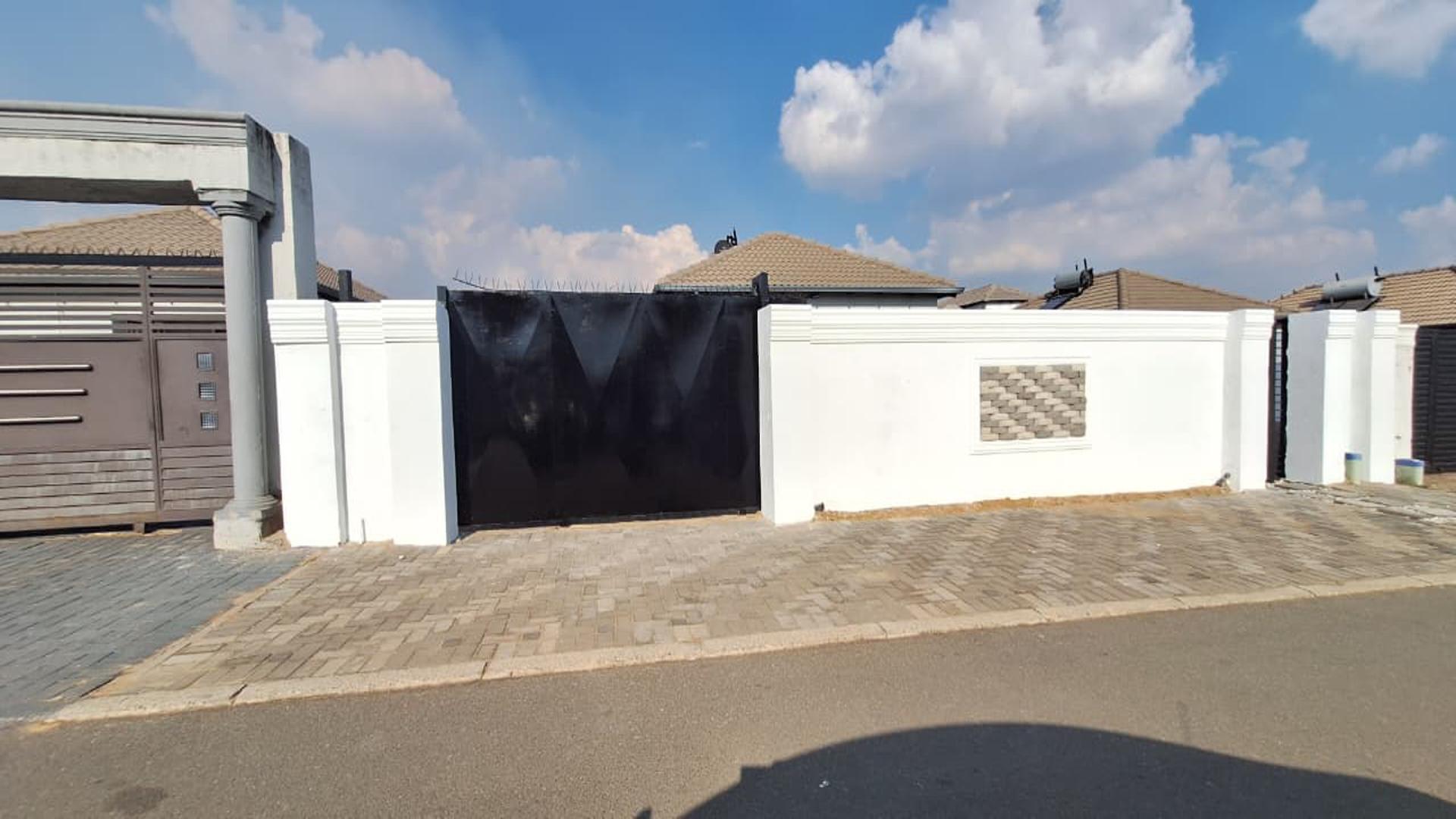 Front View of property in Crystal Park