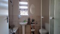 Bathroom 1 - 6 square meters of property in Crystal Park