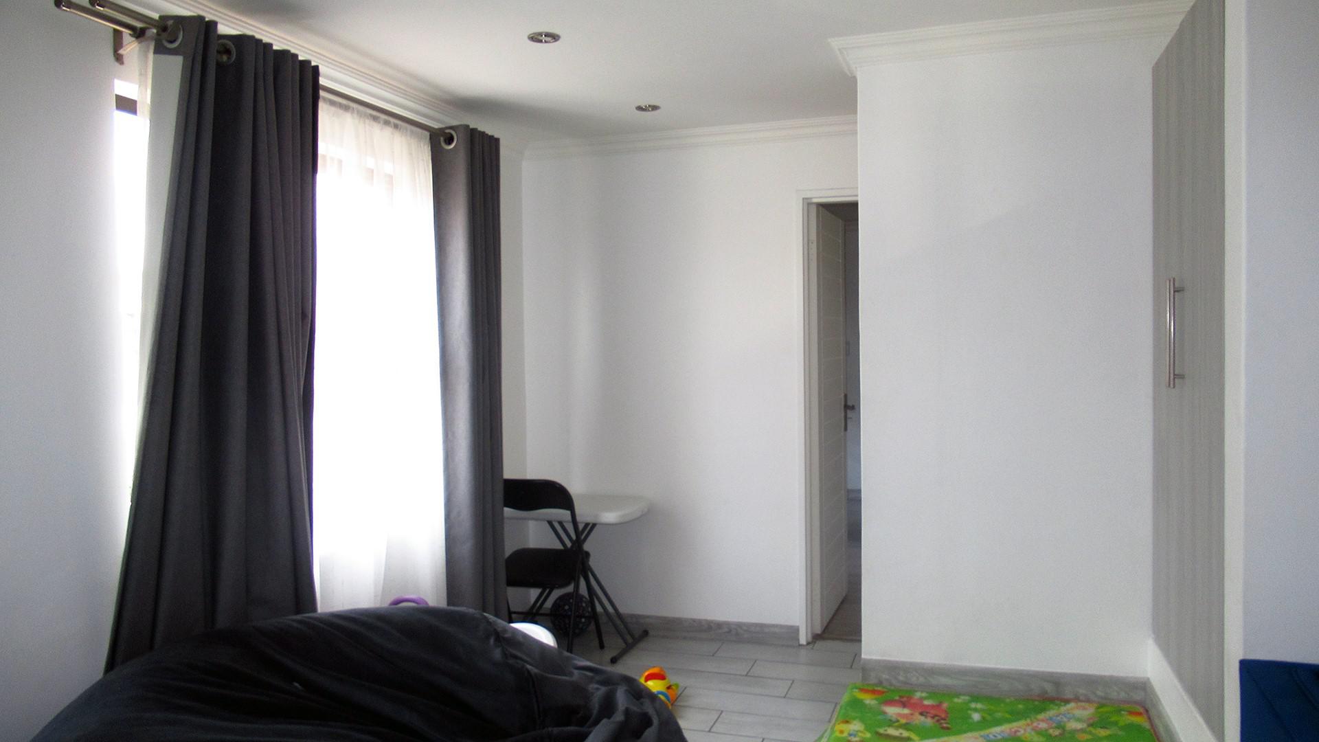 Lounges - 53 square meters of property in Albertsdal