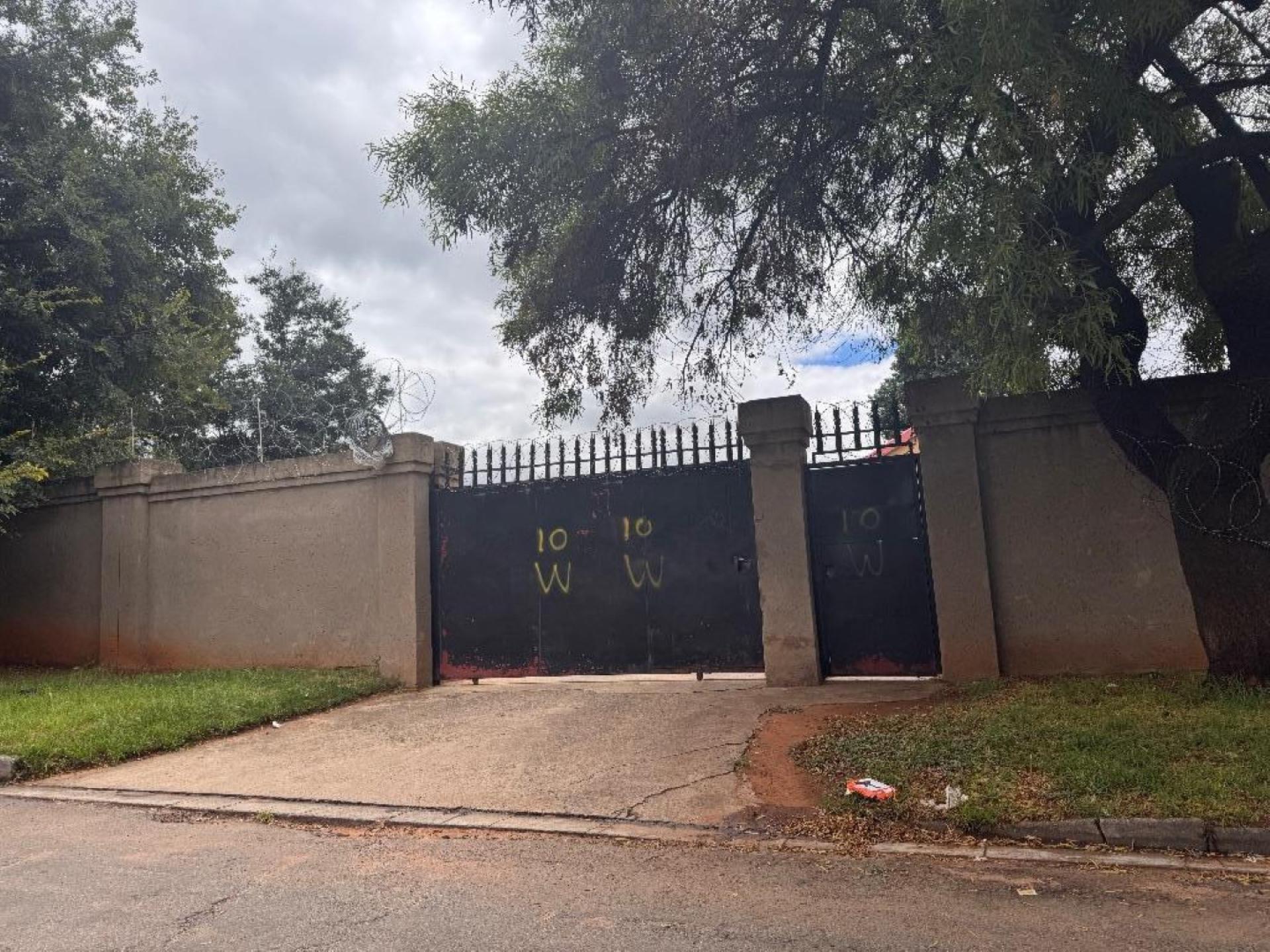 Front View of property in Primrose