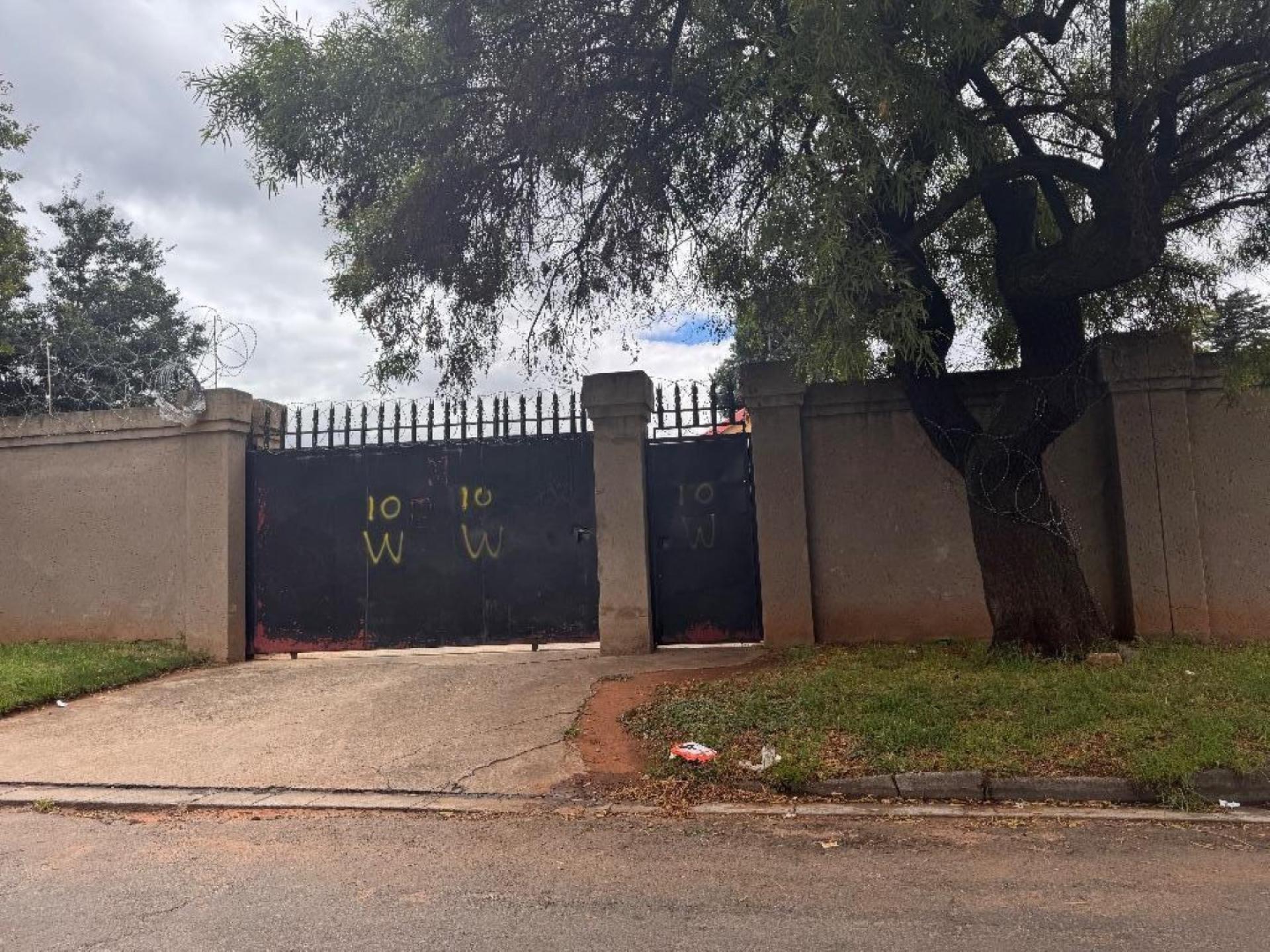 Front View of property in Primrose