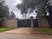 Front View of property in Primrose