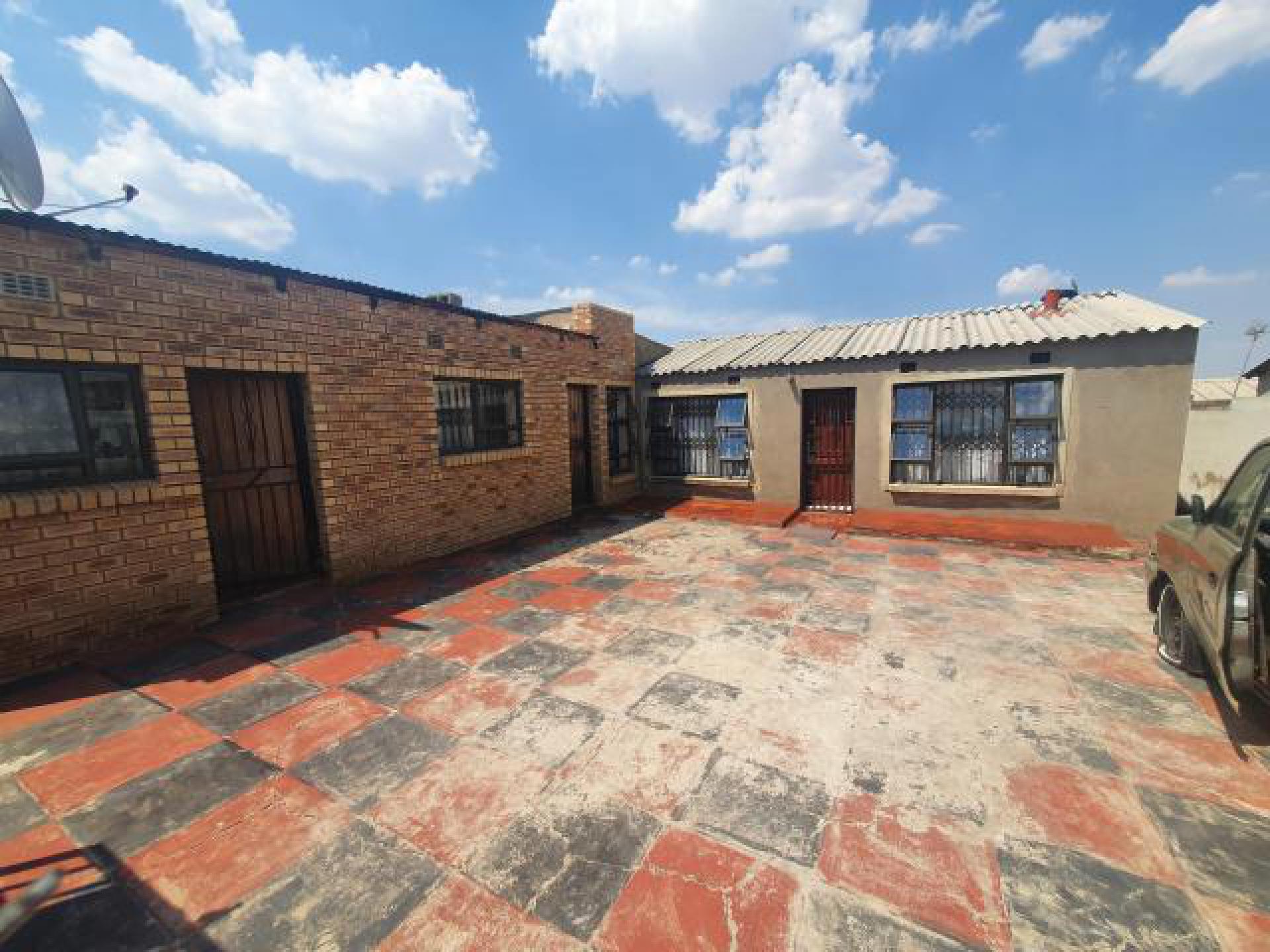 Front View of property in Umthambeka