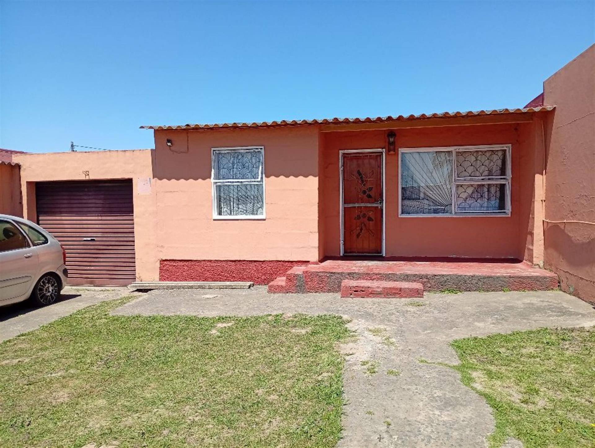 Front View of property in Buffalo Flats