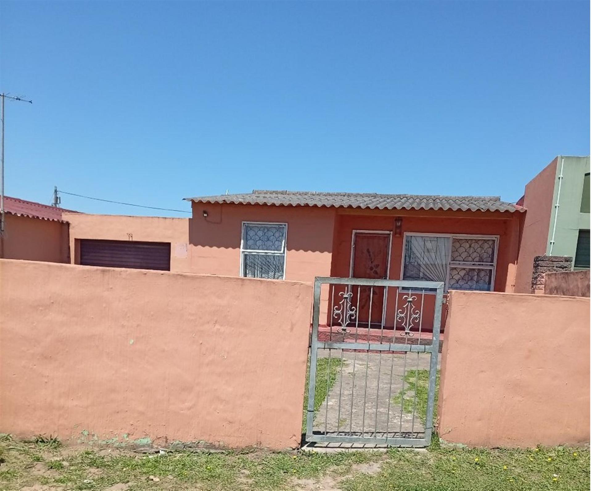 Front View of property in Buffalo Flats