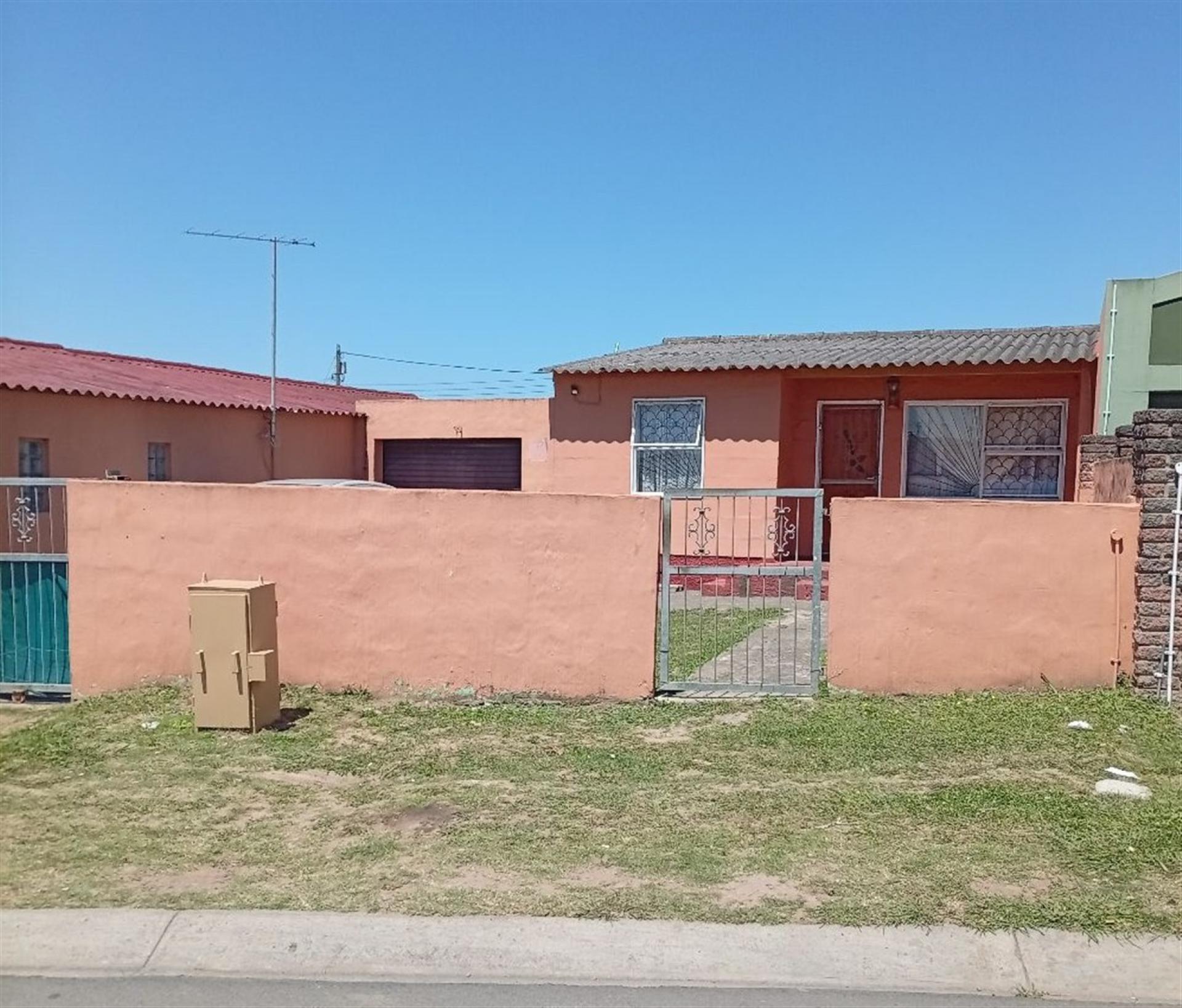 Front View of property in Buffalo Flats