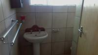 Bathroom 3+ of property in Universitas
