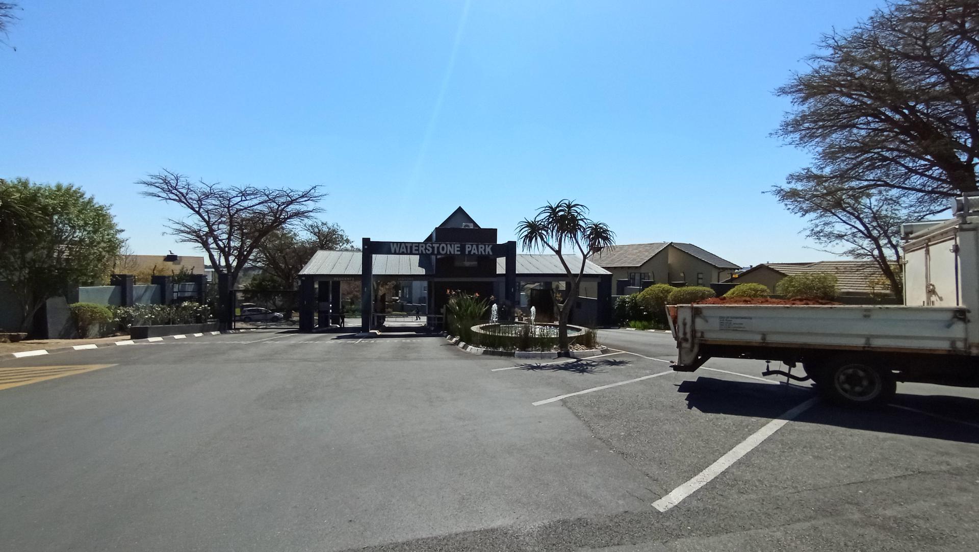 Front View of property in Greenstone Hill