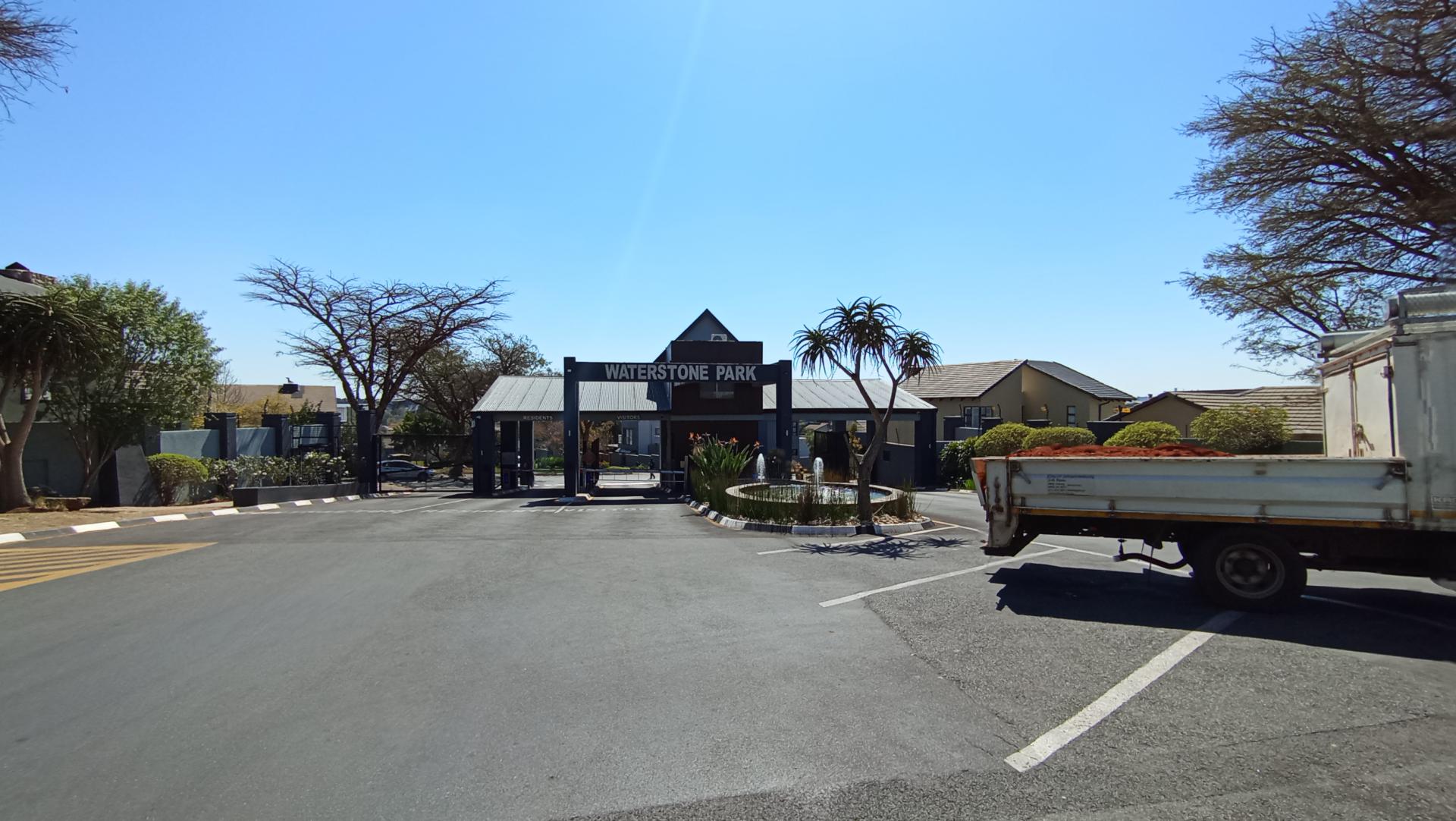 Front View of property in Greenstone Hill