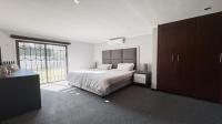Bed Room 1 of property in Greenstone Hill