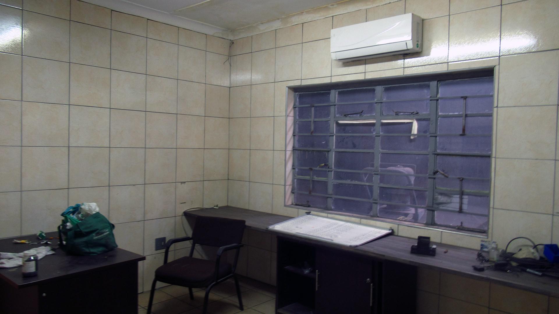 Rooms - 60 square meters of property in Driehoek