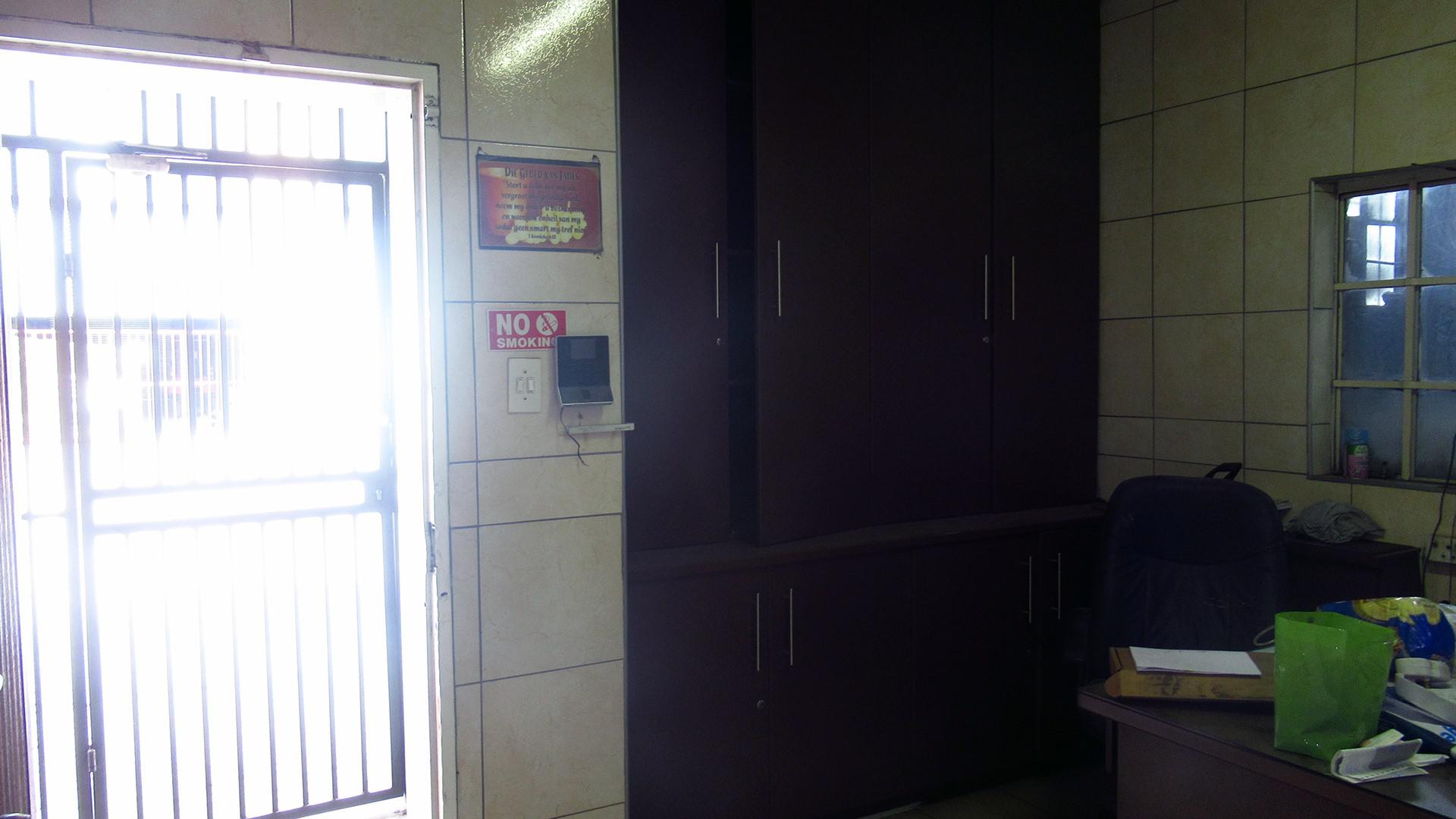 Rooms - 60 square meters of property in Driehoek