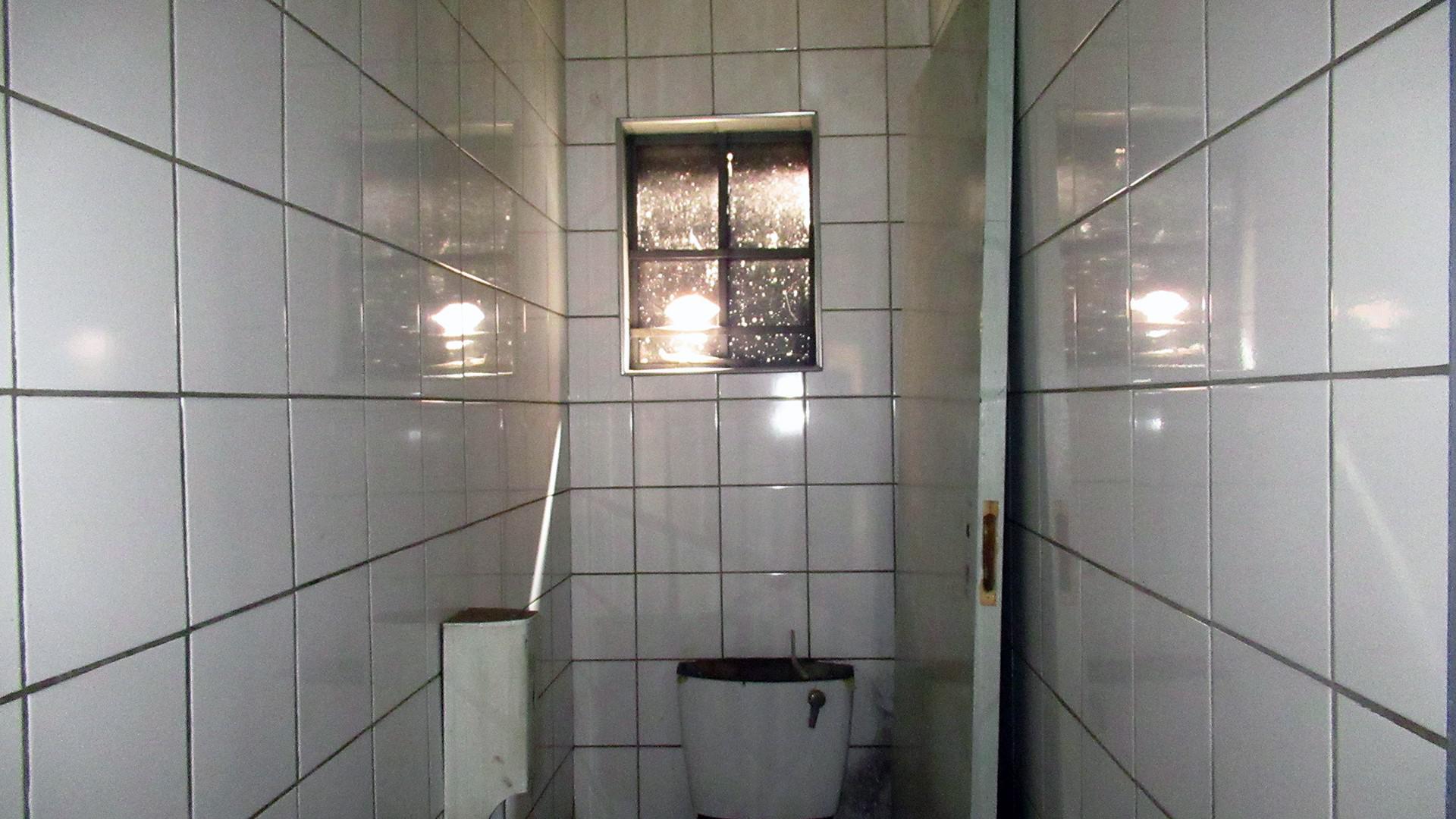 Bathroom 3+ - 35 square meters of property in Driehoek