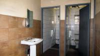 Bathroom 3+ - 35 square meters of property in Driehoek