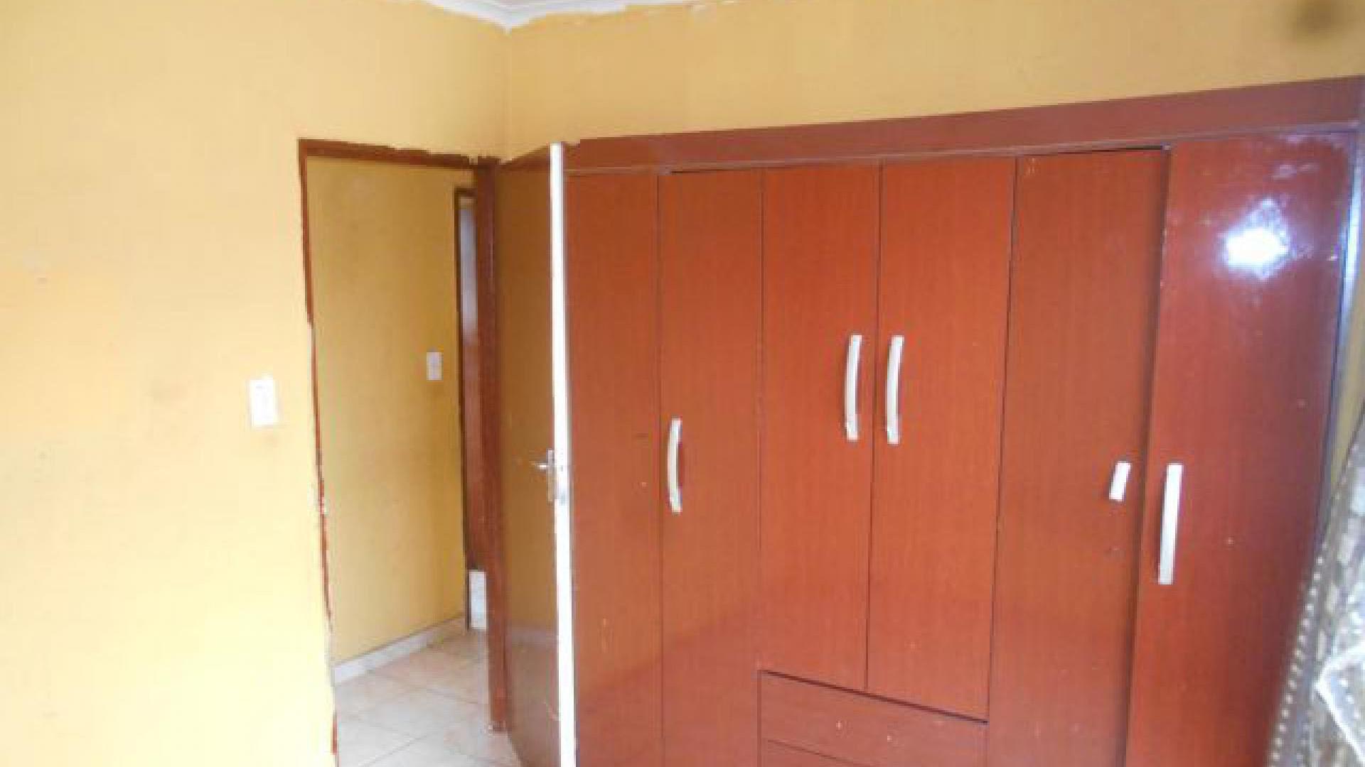 Bed Room 2 of property in Protea Glen