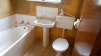 Bathroom 1 of property in Protea Glen