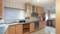 Kitchen - 32 square meters of property in Kosmos Ridge