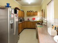 Kitchen - 17 square meters of property in Roodia