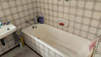 Main Bathroom - 5 square meters of property in Roodia