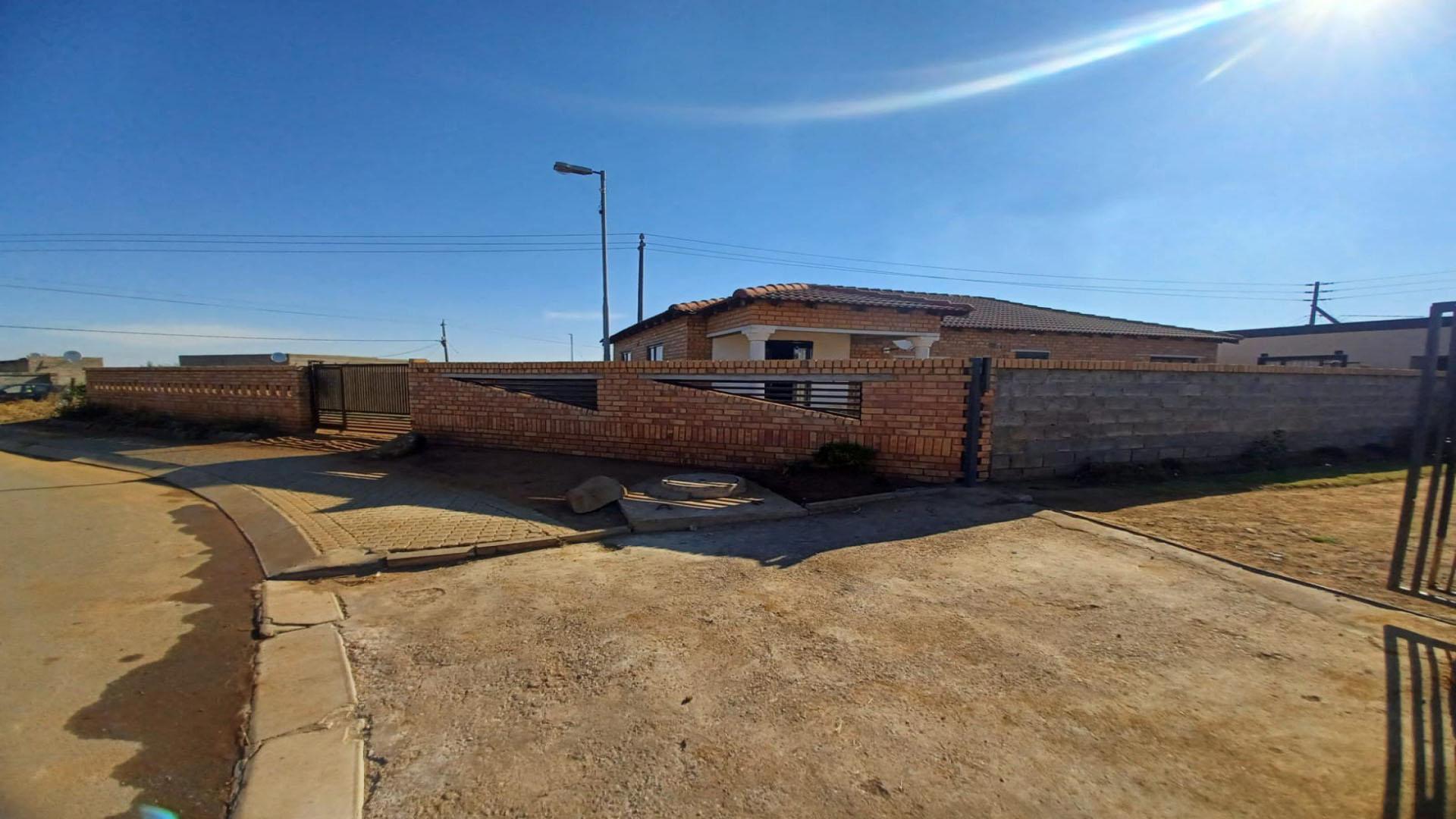 Front View of property in Johannesburg Central