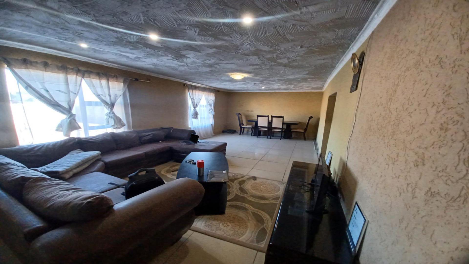 Lounges of property in Johannesburg Central