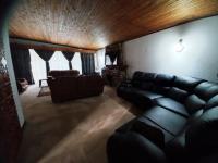 Lounges - 39 square meters of property in South Crest