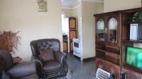 Lounges - 15 square meters of property in Meadowlands