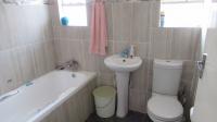 Bathroom 1 - 4 square meters of property in Meadowlands