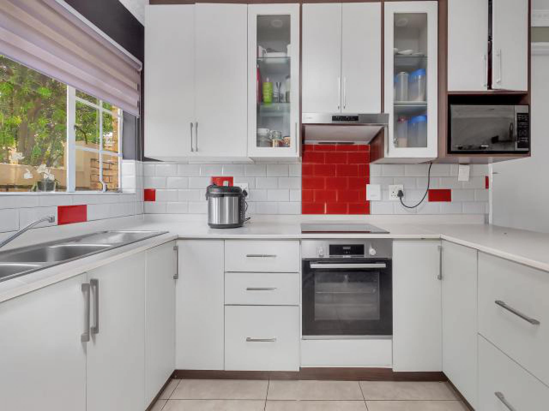 Kitchen - 9 square meters of property in Northgate (JHB)