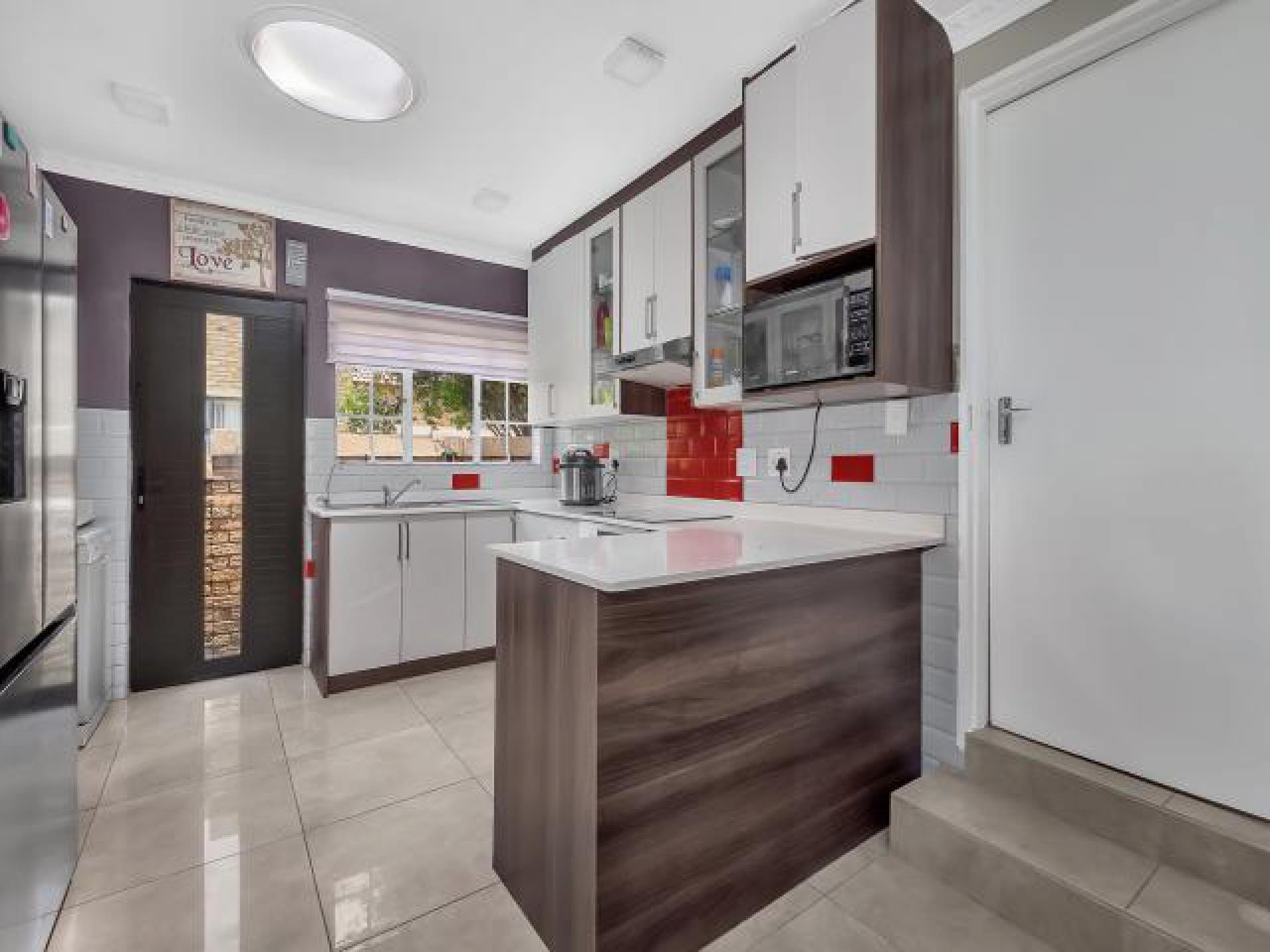 Kitchen - 9 square meters of property in Northgate (JHB)